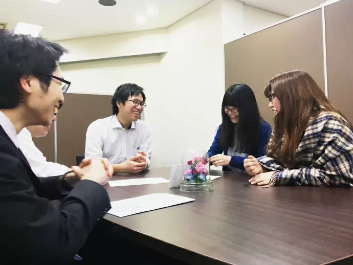 ▲社員同士は、打ち合わせも和やかな雰囲気♪