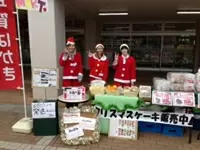 イベント販売ではノリでこんな格好もオッケイ。シゴトはまじめにでも遊び心ももってがモットーです。