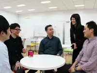 センター長のマイケルは、とてもフレンドリー。風通しのいい社風なので、あなたからのアイデアも大歓迎！