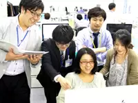 チームワークを大切に、協力して仕事を進めます。