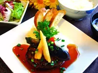社会のニーズに応えるビジネスを展開。より質の高い食事とサービスを提供していきます