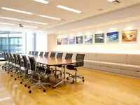 【大会議室】ここでは日々社員がミーティングを重ね、より良いサービスを生み出しています。