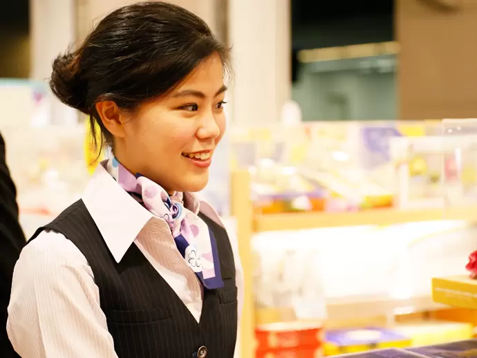 明るく綺麗な店内。常に笑顔でいることを心がけています♪