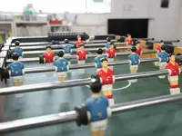 オフィスに昔懐かしいサッカーゲームを設置。休憩時間に社員同士で遊んでいます。