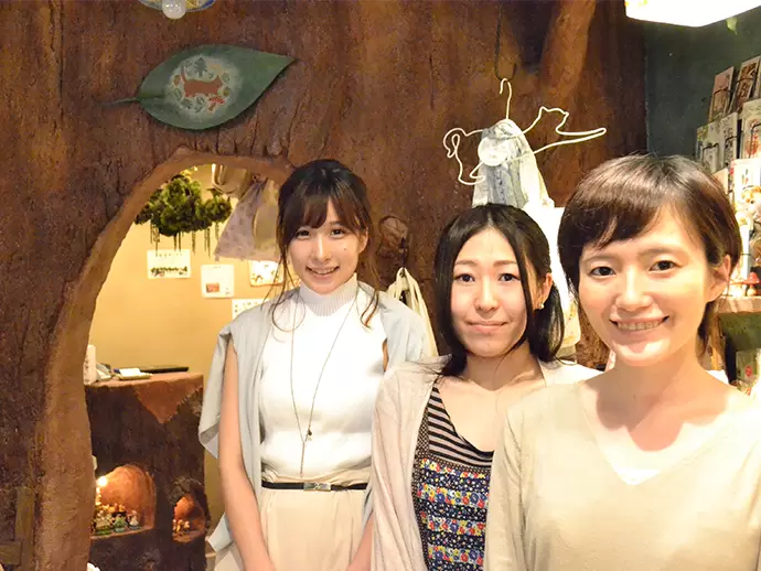 【とことこ雑貨店】不思議なネコの森をイメージした店内。お客様を絵本のような世界観へと誘います。
