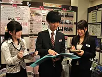 20～30代が中心となって活躍。各スタッフと連携をとりながら、サービスと会員満足度の向上に努めています