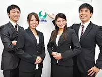当社受付前にて。