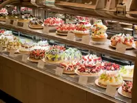 各店オリジナリティ豊かなメニューが勢ぞろい。スタッフ全員が参加できるメニュー開発コンテストも楽しい！