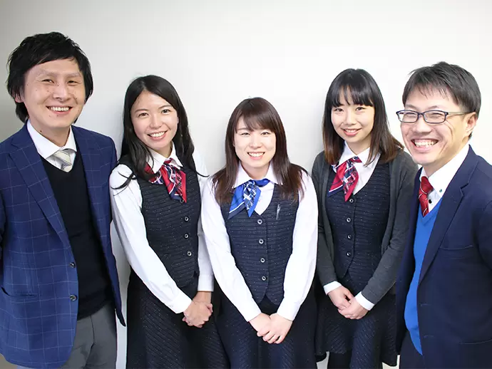 事務服や飲食店の制服、医療系の衣料など、さまざまな業界のお客様とお取引があります。