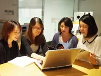 ミーティングもみんなが、それぞれ自由に意見を言い合える環境です！