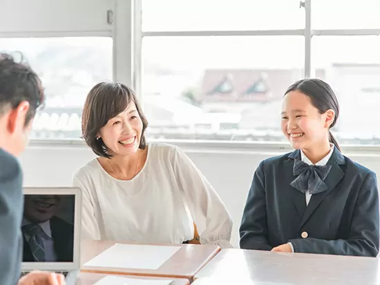高校生の進路に役に立つイベントを作るお仕事。先輩たちに相談をしながら進めていきます。