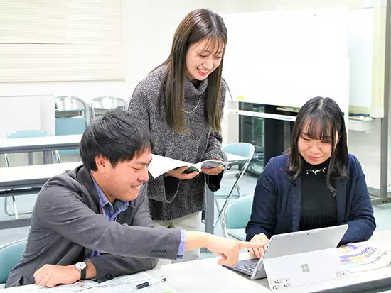 社員数は男性4：女性6の比率で、女性にも男性にも働きやすい職場です。