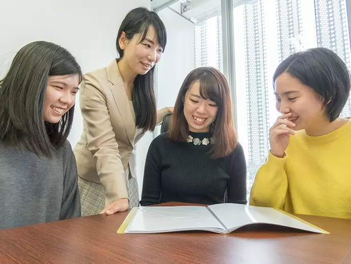 社内研修をはじめ、先輩がしっかりフォローしていきます！スマホ・広告への興味があればOKです★