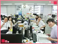 フロアのあちこちで笑い声が沸き起こります。社歴も年齢も部署も関係ありません♪