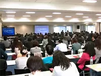 当社の開催する説明会「メディアセミナー」の様子。報道関係者や様々な企業の担当者でにぎわっています。