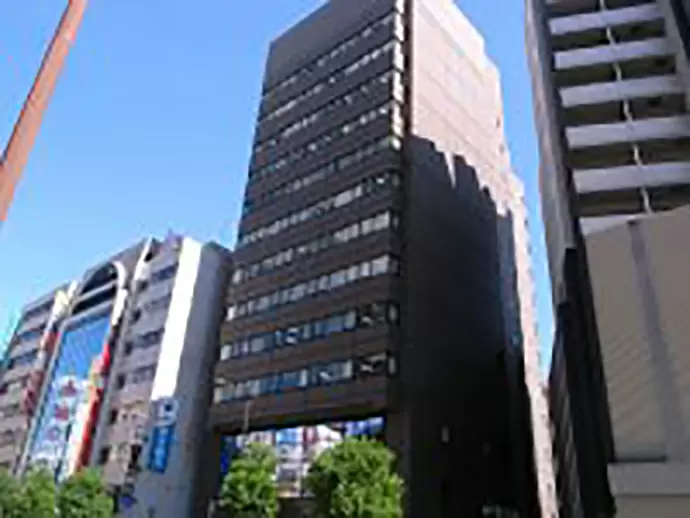 千葉本社。駅から徒歩約5分という好立地にあります。