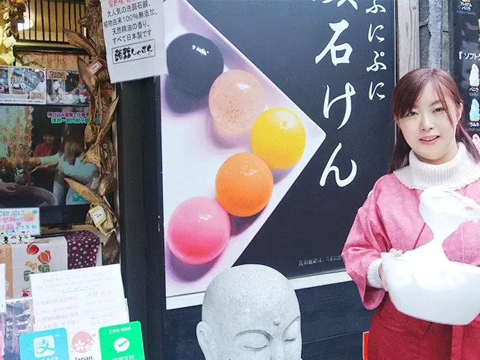「人と話すのが好き」「コスメや美容に興味がある」という方におすすめのお仕事です。