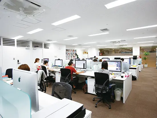 本社は、赤坂駅から徒歩約2分のオフィス街にあります。