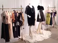 オトナの女性達がうっとりするようなドレスライン