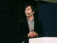 写真は、代表取締役CEO伊藤のイベント登壇風景です。