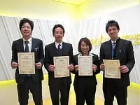 笑顔でハイチーズ！頑張った社員はしっかり評価します！