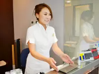 サロンの「顔」としてお客様を笑顔でお出迎えしてください