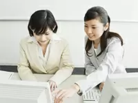 最初はアシスタントとして、先輩のお手伝いからスタート！少しずつお仕事を覚えていってください。