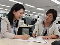 わからないことは先輩社員が丁寧に教えますので聞いてください。
