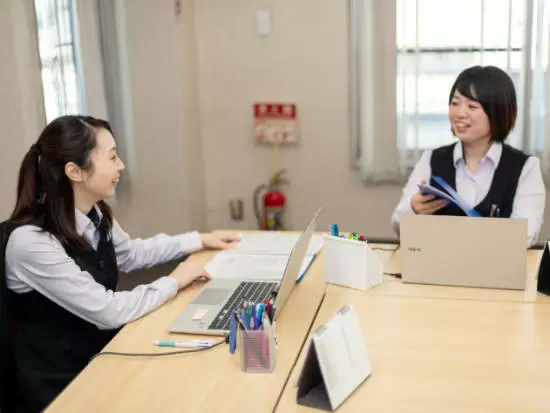 分からないことは何でも先輩に相談してくださいね！