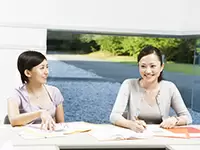 ワークライフバランスを充実させられるため、女性も大勢活躍しています。