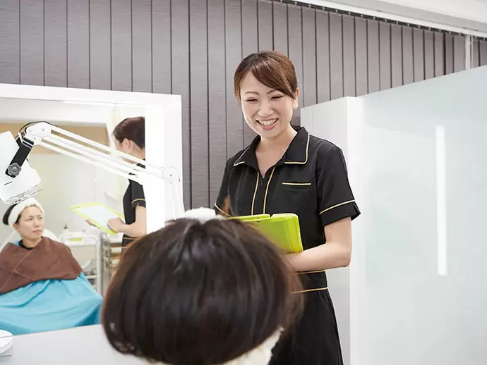ほぼ全員が未経験スタートのスタッフです。他業界からのチャレンジも大歓迎！安心してご応募ください。