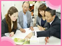 入社後はホップ研修で基礎知識やスキルを仲間たちと一緒に学んでいきます。
