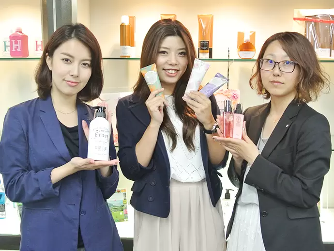 高品質な製品は、サロンからも高い評価を得ています！社割価格で購入できるので、愛用する社員も多いです♪