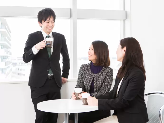 さまざまな保険商品の中から、お客さま一人ひとりに合わせたものを提案しています。