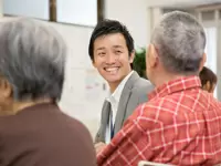 スタッフの平均年齢は28歳前後。質問・相談し易い雰囲気です！