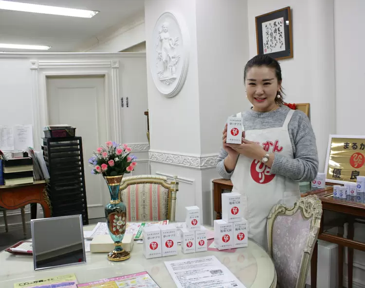 店舗での接客とアドバイザーのお仕事です。笑顔と元気で働きます！
