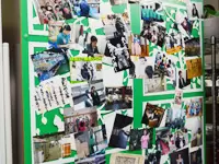 オフィスには、イキイキとした笑顔のスタッフ写真がたくさん！