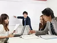 スタッフ同士の関係も良く、会議中も意見を発信しやすい環境です！