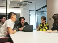 少数精鋭のプロジェクトチームが日々アイデアを出し合っています。