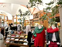素材や着心地の良さ、ベーシックでありながら遊び心を忘れないデザインでお客様にご満足いただいています