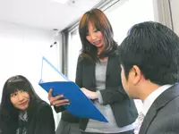 10代から60代まで、幅広い年齢層が活躍中！人と触れ合う仕事を一生続けられる環境が当社にはあります。
