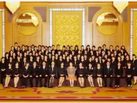 未来の物語、未来の流行を作り、生きることの喜びの本質を追求していく。