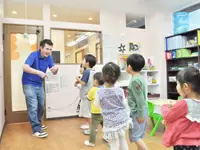 遊びを取り入れた英語教育で、自然と英会話力が身についていきます。