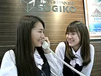 お仕事は電話対応がメイン。最初は先輩がついてます。