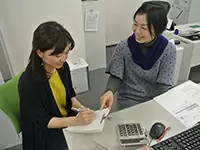 女性ばかりのチームです。分からないことがあれば何でも質問してくださいね！