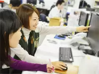 チームとなってお客様のライフスタイルを提案。わからないことはすぐに先輩に聞ける距離なので安心です。