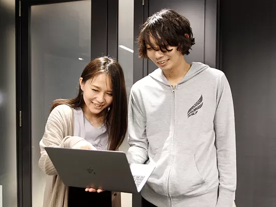 残業月平均5.5時間、有休消化率ほぼ100％など、働きやすい環境も魅力です。