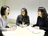 今年移転したオフィスは、駅から近く通勤にも便利♪女性スタッフも仲良しです