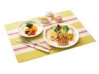 用途に応じた食器をご提案することで、様々なお客様の食をサポートしています。