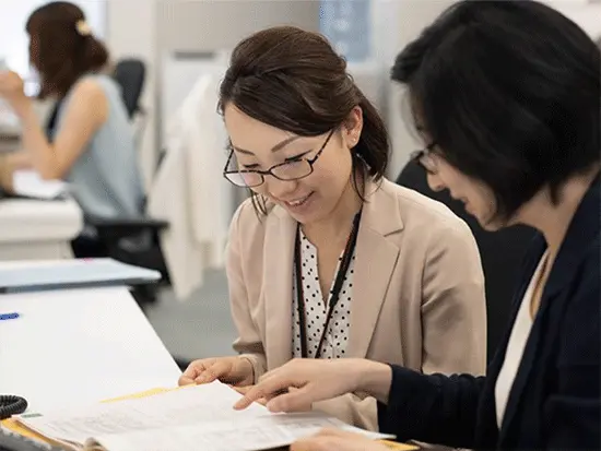 先輩社員がそばでサポートしていくため、未経験や経験浅めの方でも安心してチャレンジできます！